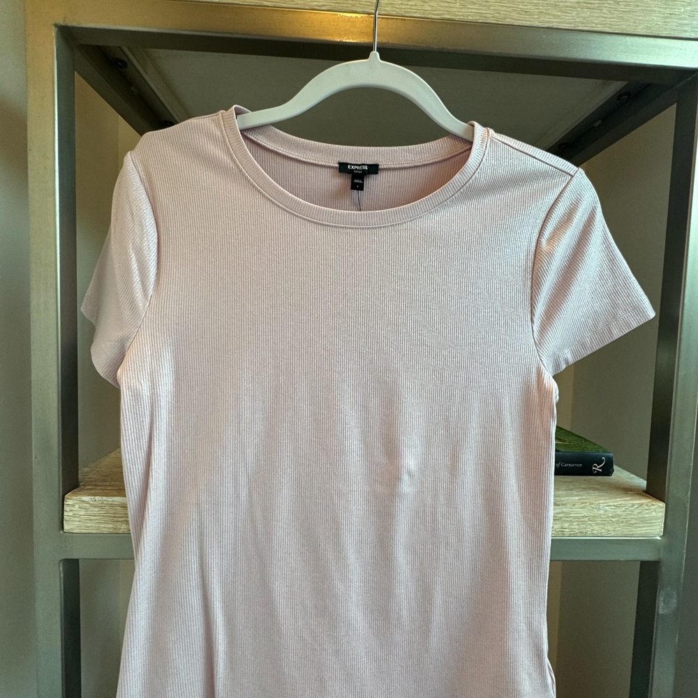 Express pink shimmer fitted tee L